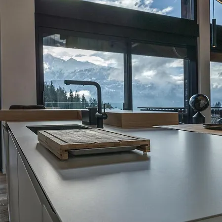 Black Summit Boutique Apartment
