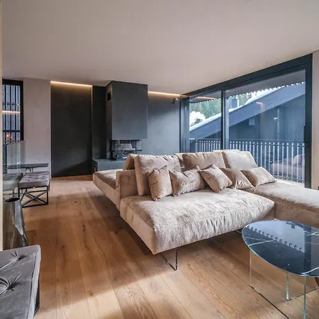 Black Summit Boutique Apartment *