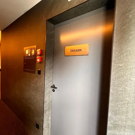 Black Summit Boutique Laax