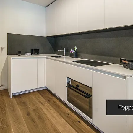 Daire Black Summit Boutique *