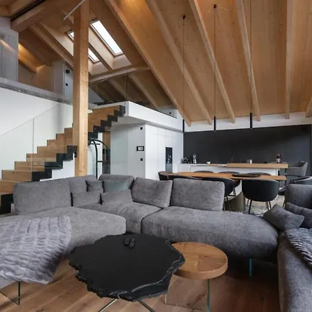 Black Summit Boutique דירה