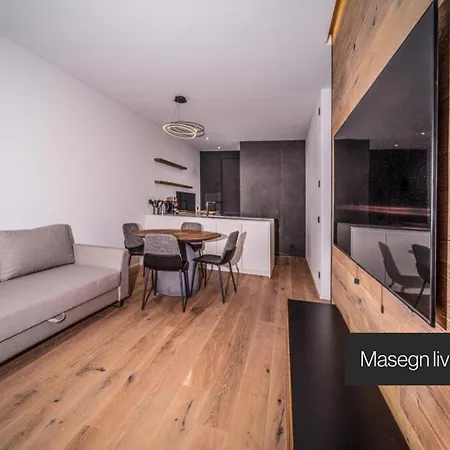 Black Summit Boutique *